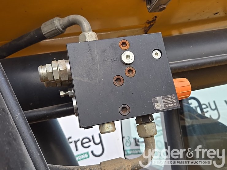 2017-jcb-512-56-image-79