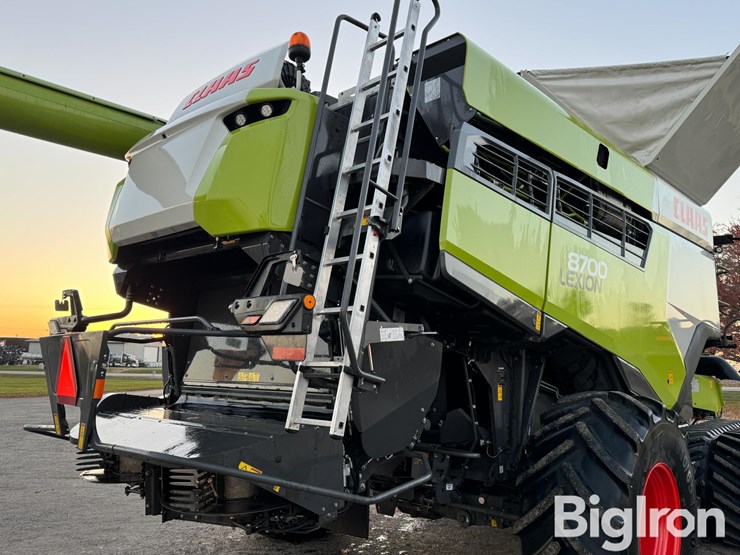 2023-claas-lexion-8700tt-image-19