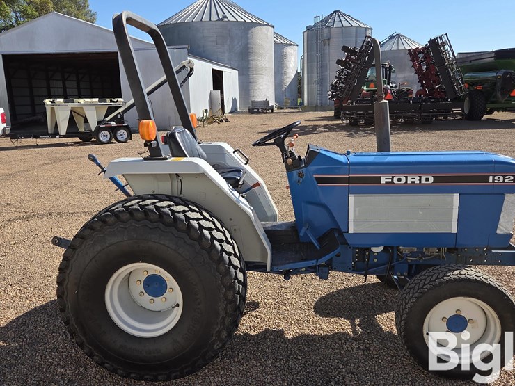 1988-ford-1920-image-4