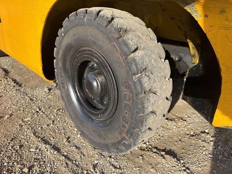 2016-yale-fork-lift-image-10