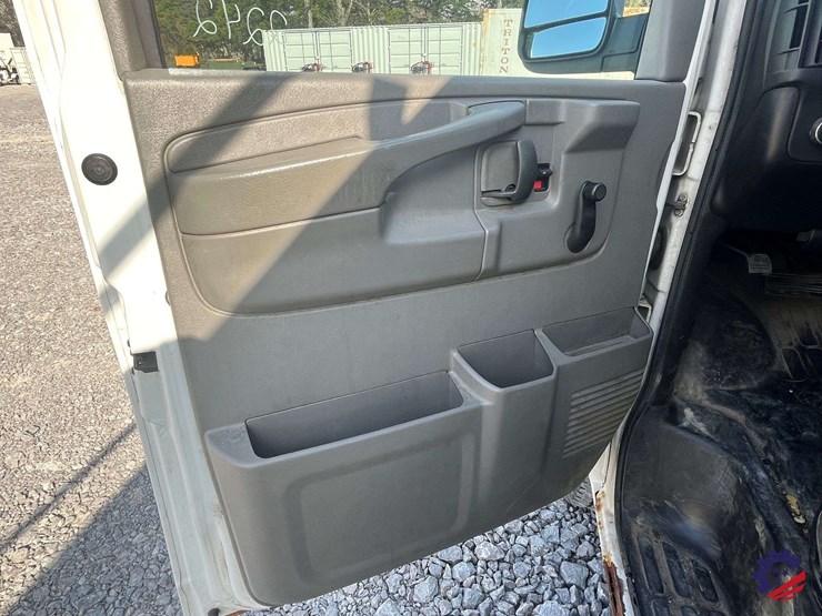 2012-chevrolet-express-van-image-55