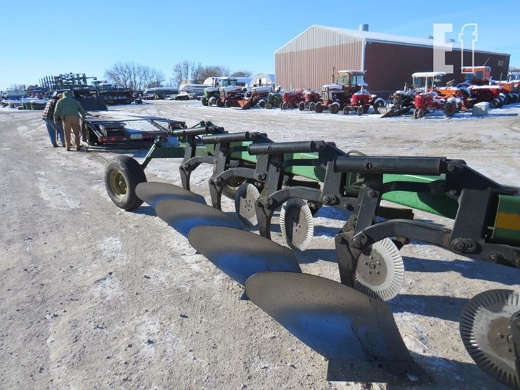 john-deere-2810-image-4