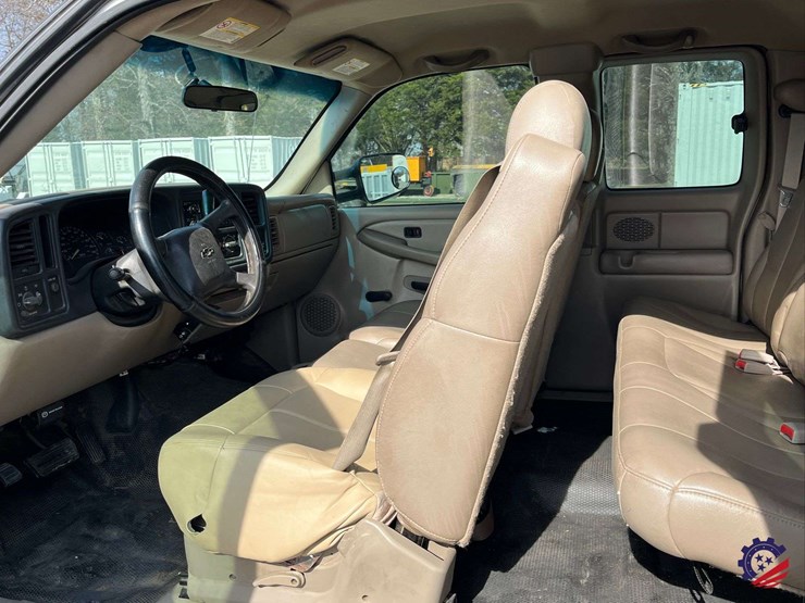 2002-chevrolet-silverado-flatbed-truck-image-58