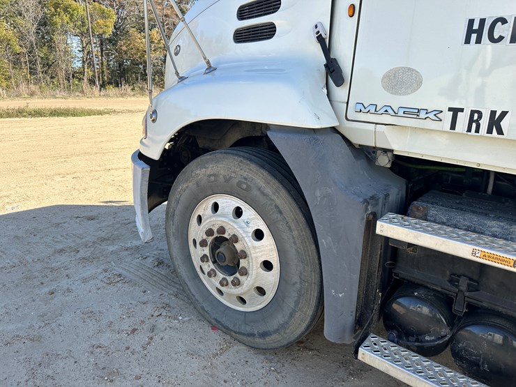 #33701-•-2011-mack-cxu-sleeper-truck-tractor-1m1aw09y4bm013132-image-35