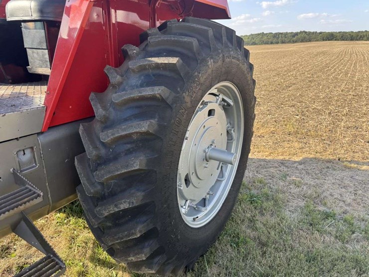 1977-massey-ferguson-1135-image-9