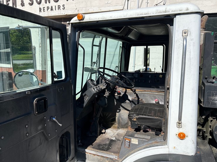 #52-a-•-1998-mack-mr-logging-truck-image-11