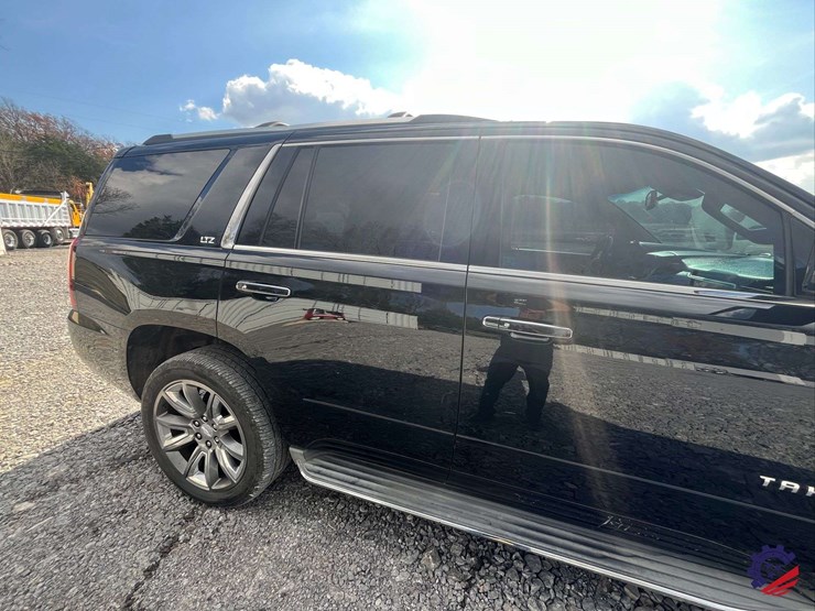 2015-chevrolet-tahoe-ltz-image-26