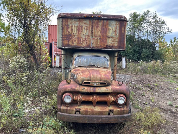 #82-•-1952-ford-moving-van-image-2