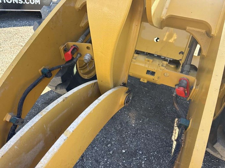 caterpillar-910m-image-11