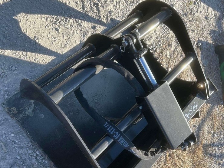 2025-jmr-single-cylinder-grapple-bucket-mini-skid-steer-attachment-image-4