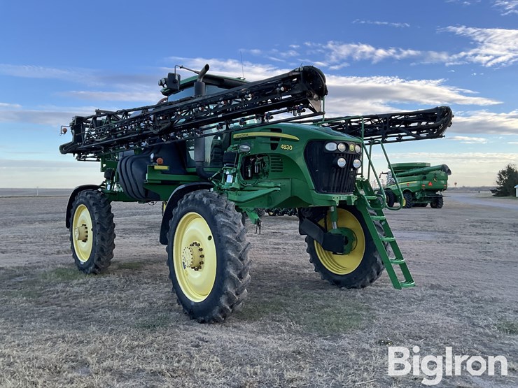 2010-john-deere-4830-image-3