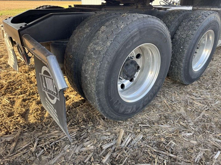 2014-peterbilt-386-image-14