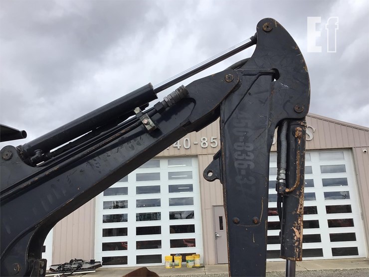 2016-deere-17g-image-14