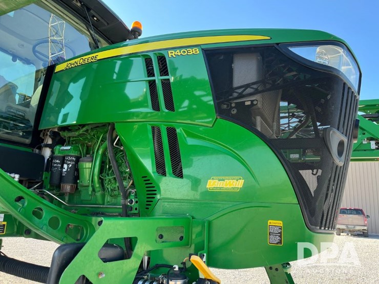 2019-john-deere-r4038-image-23
