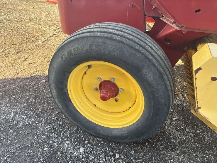 new-holland-570-image-20