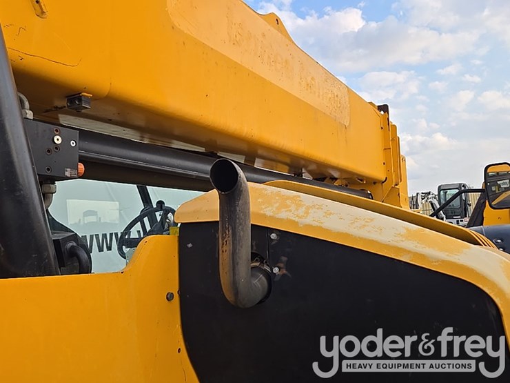 2017-jcb-512-56-image-77