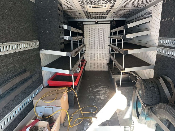 2008-freightliner-mt45-image-22