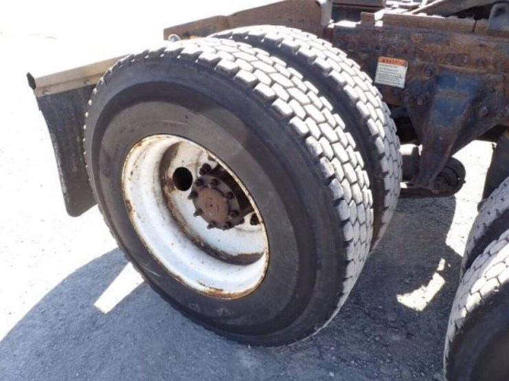 2010-freightliner-cascadia-t/a-hiway-tractor---day-image-51