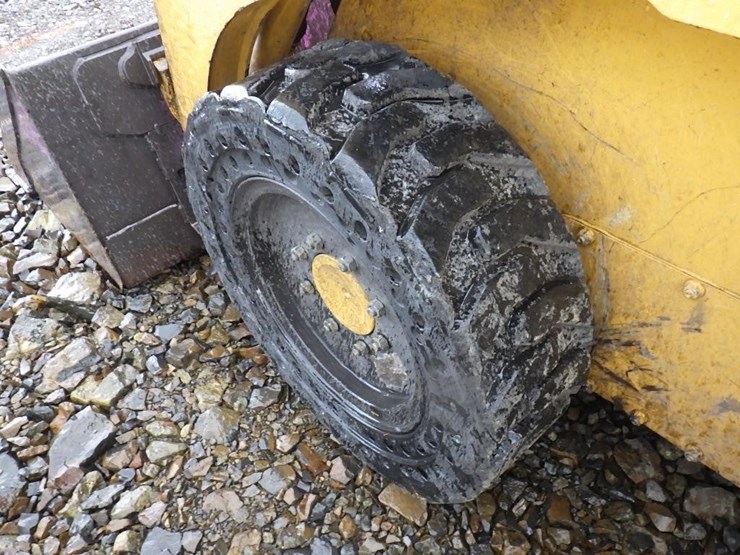 2011-deere-315-image-11