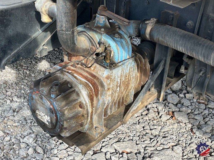 2005-freightliner-m2-business-class-s/a-water-truck-image-21