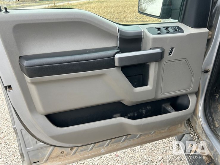 2020-ford-f150-xlt-image-29