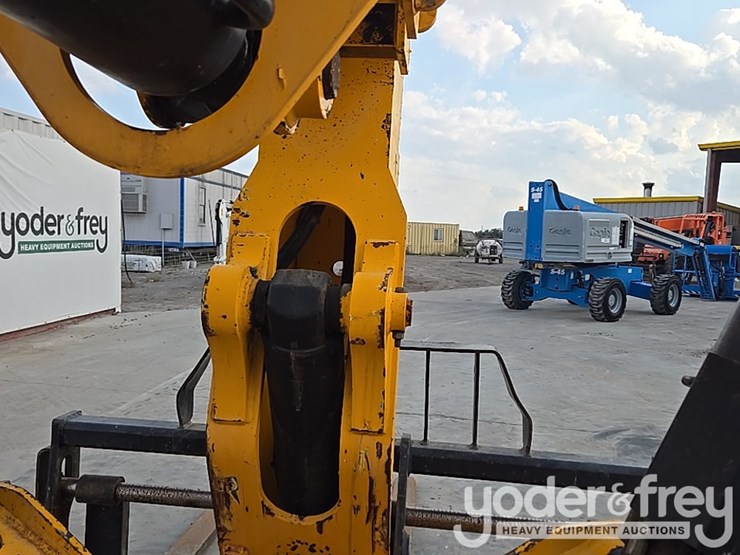 2017-jcb-512-56-image-82