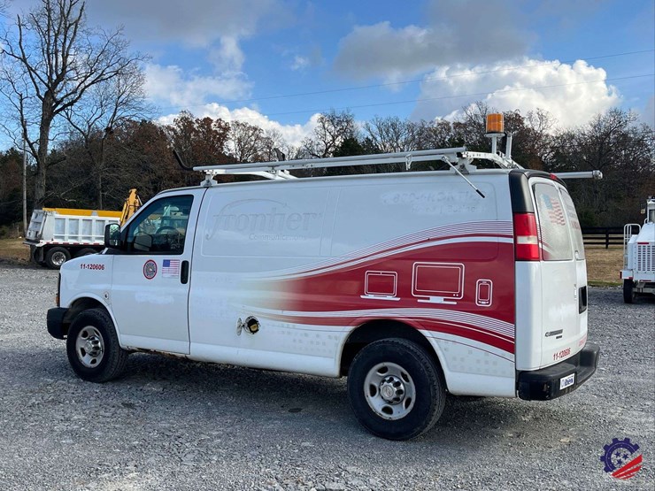 2012-chevrolet-express-van-image-3