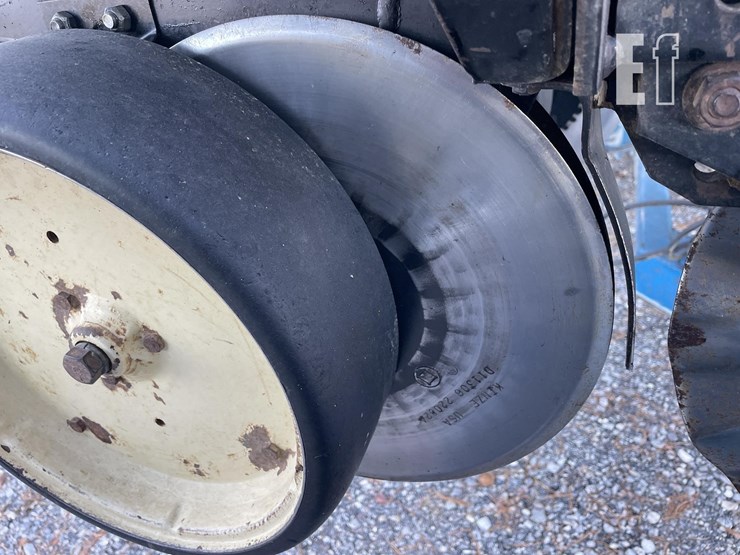 1997-kinze-2600-image-28