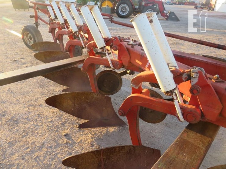 international-720-image-9