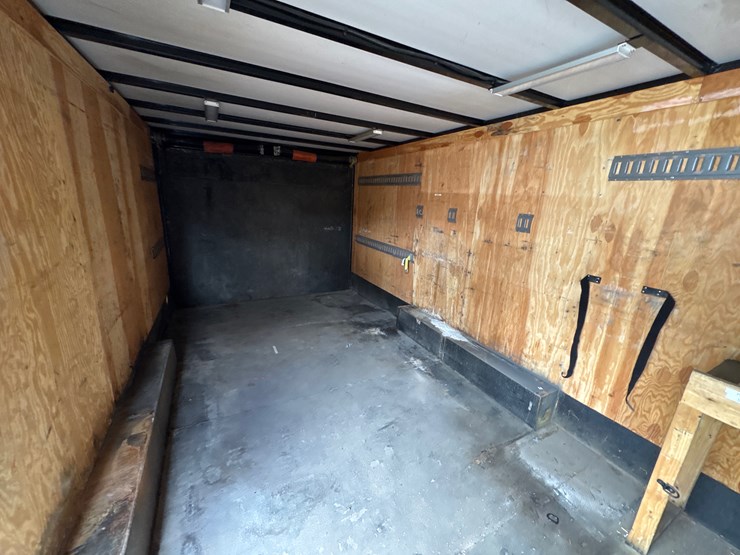 #133-•-2012-24’-carmate-enclosed-trailer-(bad-frame)-image-9