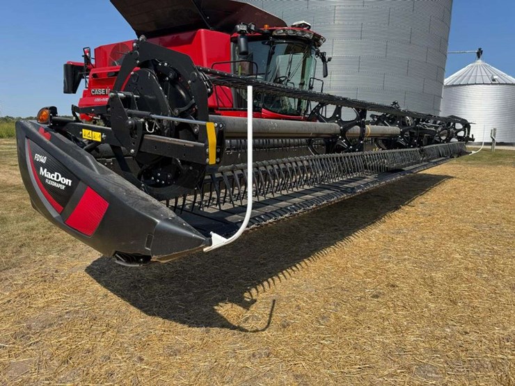 2021-macdon-fd1-40ft-flex-draper-head-image-1