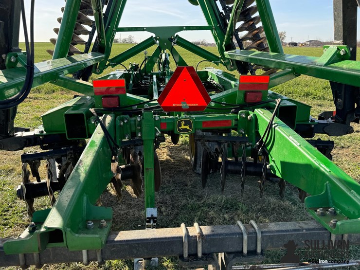 2013-john-deere-2623vt-image-16