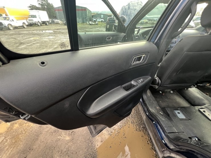 2017-ford-explorer-image-24