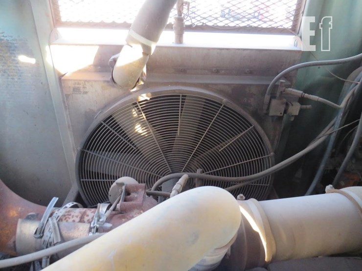 2015-caterpillar-c9-image-11