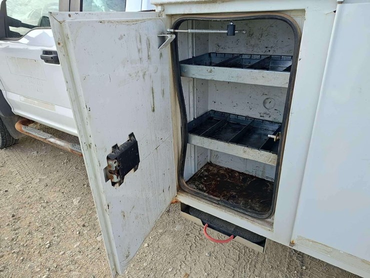 2017-ford-f550-image-39