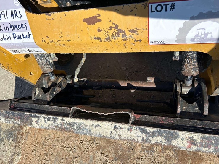 2020-caterpillar-259d3-image-18