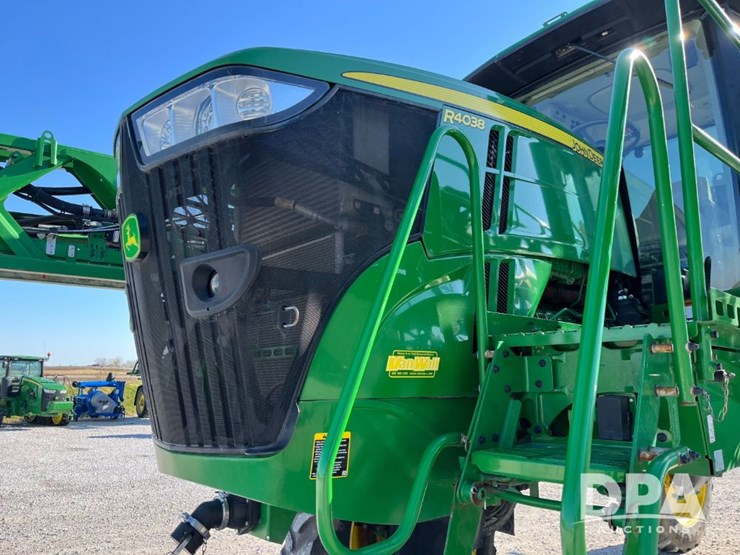 2019-john-deere-r4038-image-21