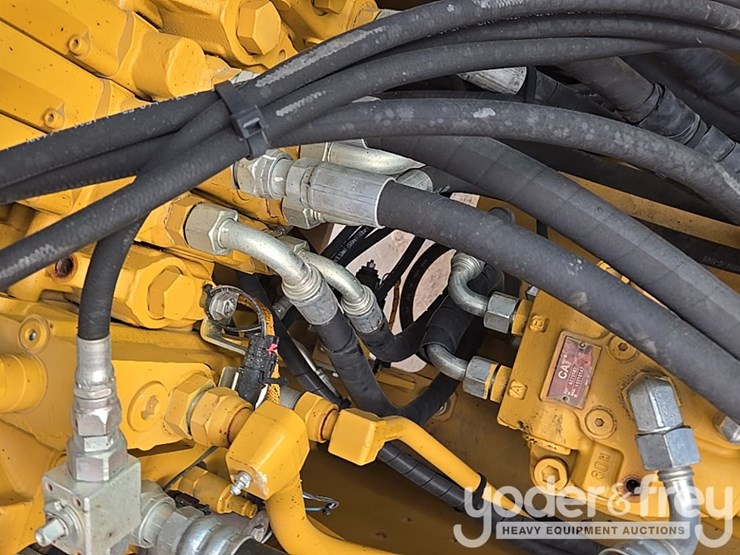 2016-caterpillar-312fgc-image-55