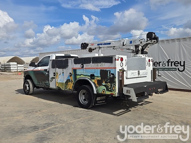 2014-dodge-service-truck-image-3