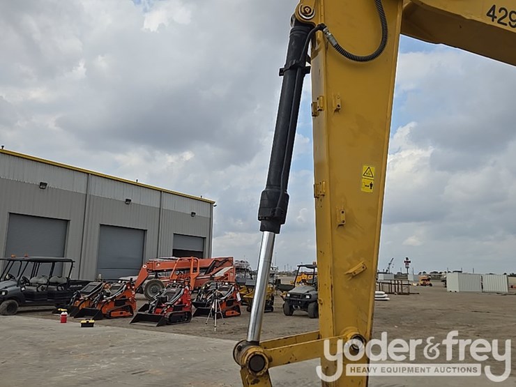 2016-caterpillar-312fgc-image-34