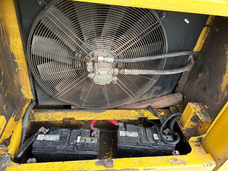 2001-new-holland-ec215-image-16