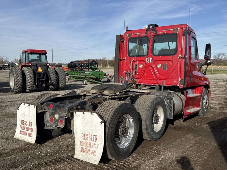 2013-freightliner-cascadia-125-image-4