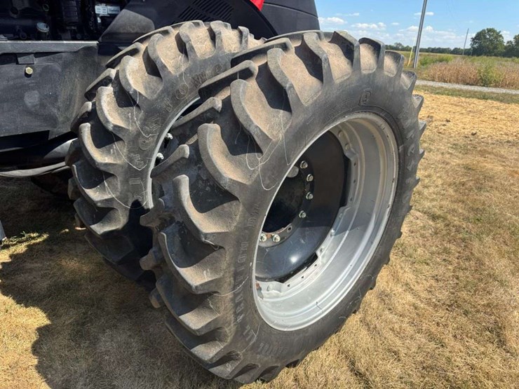 2014-case-ih-235-image-17