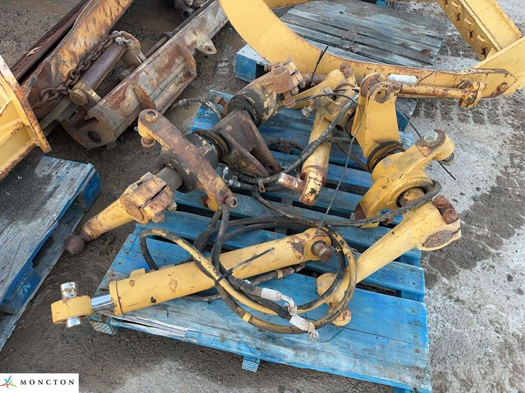 2011-caterpillar-140m-image-31