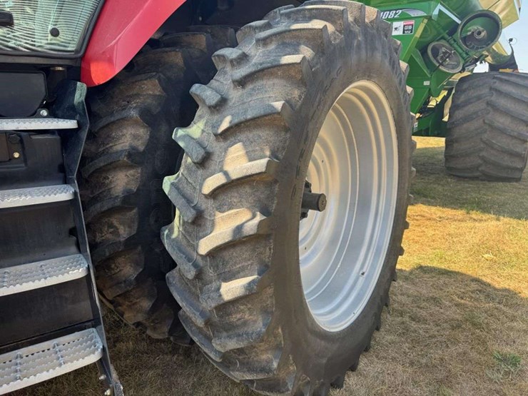 2014-case-ih-235-image-11