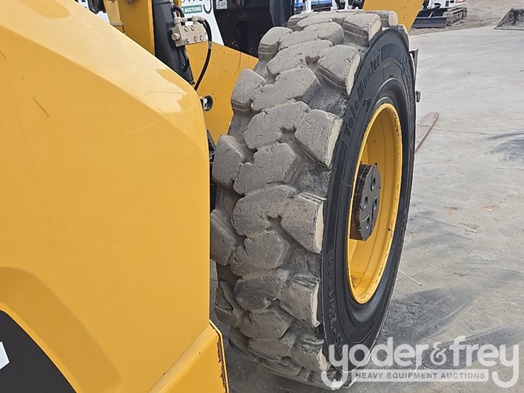 2019-caterpillar-tl1255d-image-40