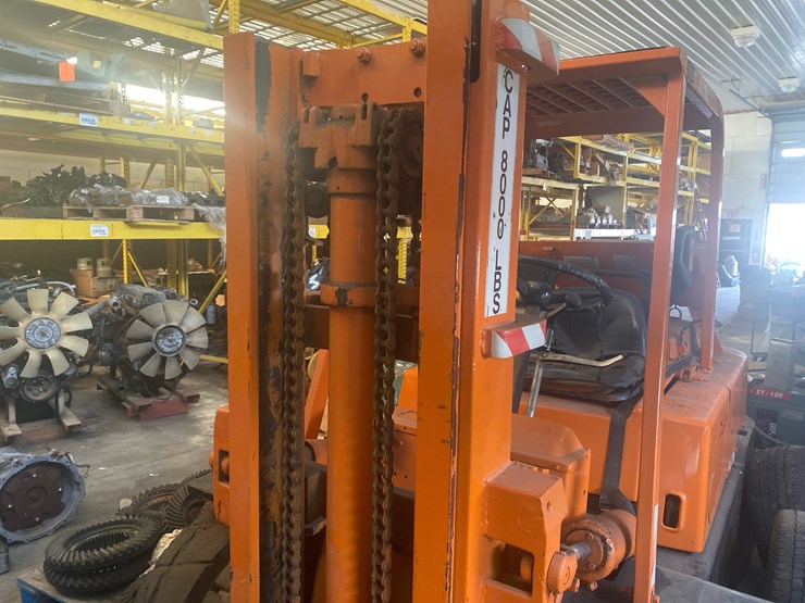 #52-•-clark-lp-solid-tire-fork-lift-8,000-lb-image-3