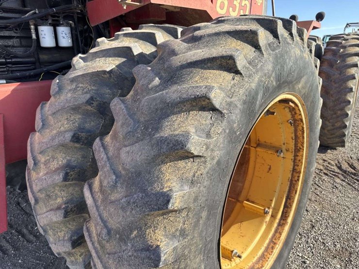 1983-versatile-835-image-16