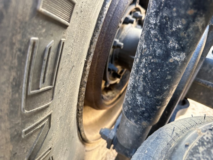 #33701-•-2011-mack-cxu-sleeper-truck-tractor-1m1aw09y4bm013132-image-25