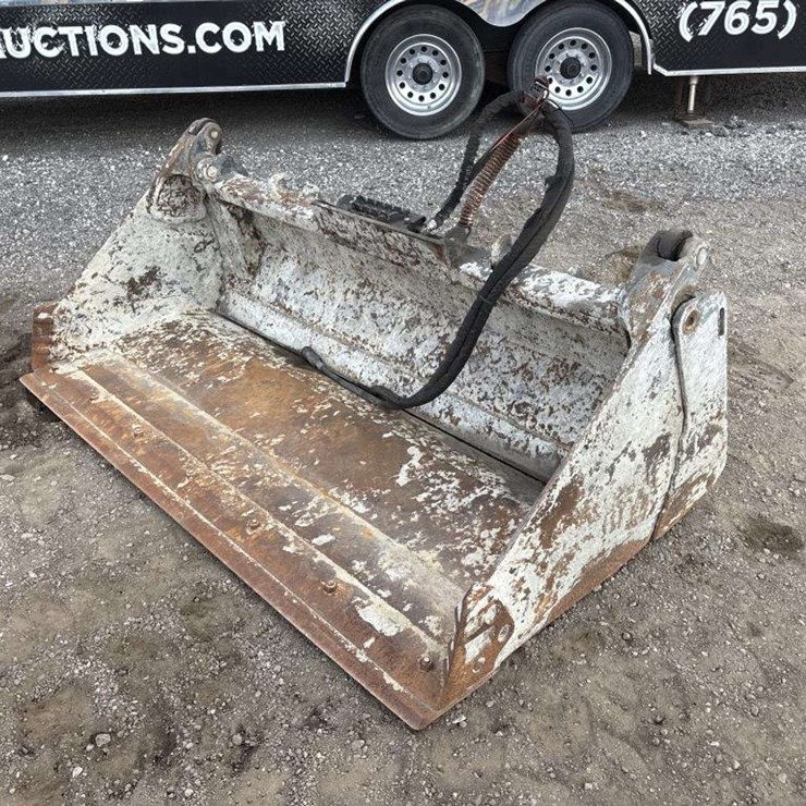 Paladin 2016 4 Way Hydraulic Skid Steer Bucket